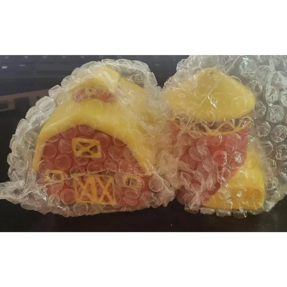 Vtg Ceramic John Deere Salt Pepper Shakers Barn Silo Red Yellow 2002 Orig. Box